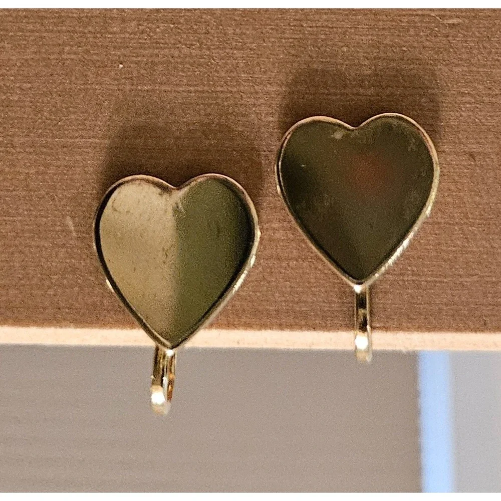 Heart Clip On Earrings Gold Tone Non‎ Pierced Earrings Minimalist Style